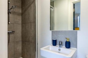 1 bed studio, Cromwell Range, Victoria Park, Manchester, M146FQ - Image 5
